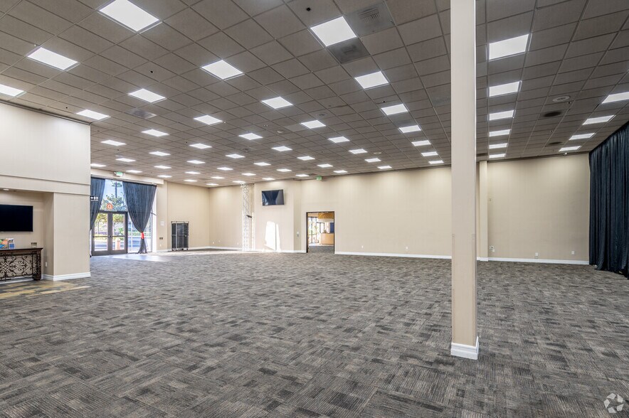 More Photos Of 1985-1985 S Santa Cruz St, Anaheim General Retail For Sale