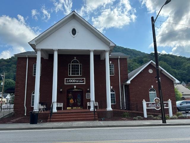 Primary Photo Of 205 W Kentucky Ave, Pineville Funeral Home For Sale