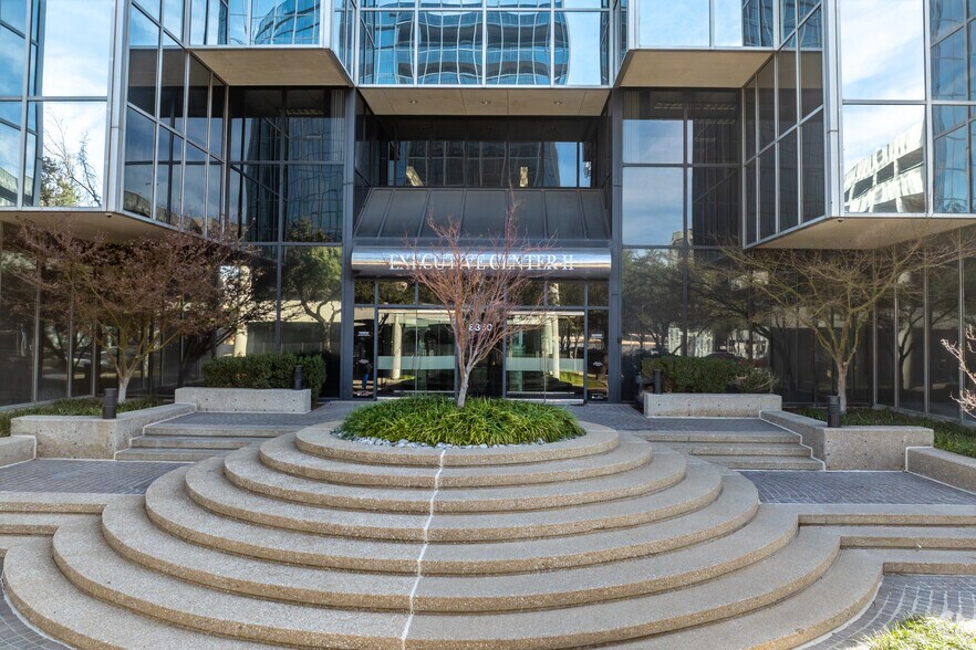 More Photos Of 8360 Lyndon B Johnson Fwy, Dallas Office For Lease