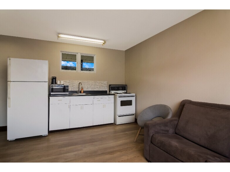 More Photos Of 1390 Columbia St, Kamloops Hotel For Sale