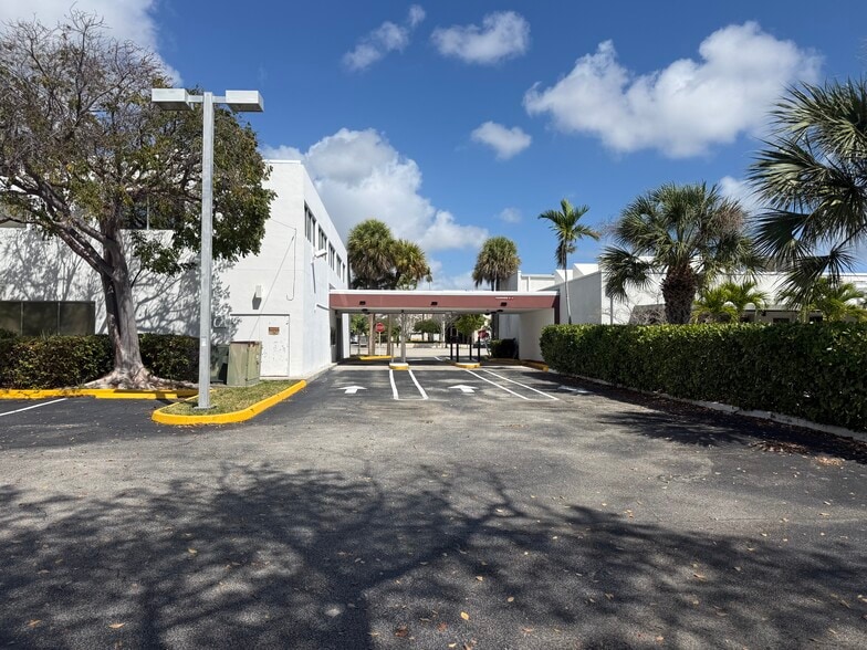 More Photos Of 2434 Hollywood Blvd, Hollywood Office For Sale