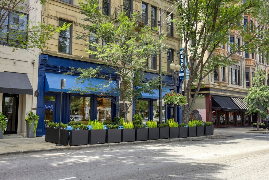 Primary Photo Of 506-508 N Clark St, Chicago Office For Lease