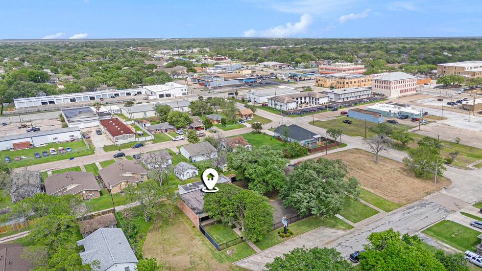 More Photos Of 714 7th Ave N, Texas City Office Residential For Sale