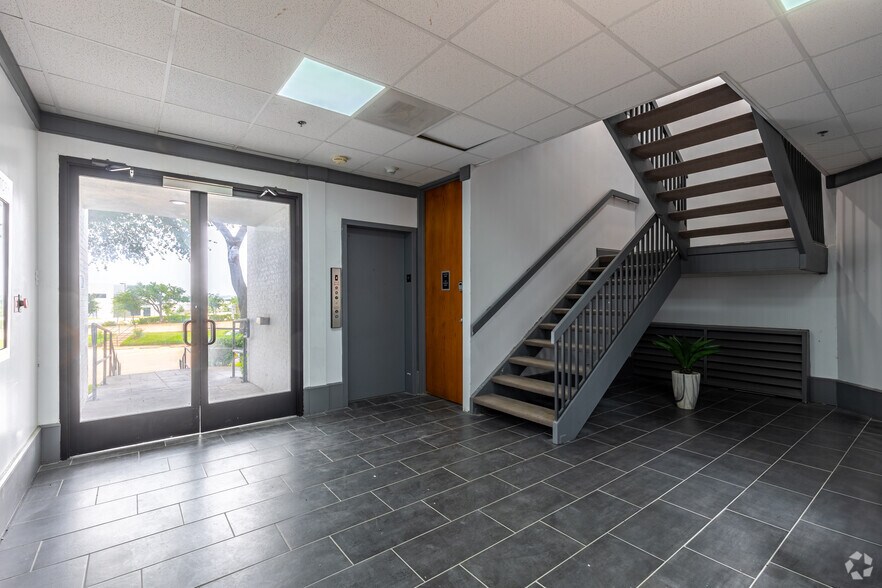 More Photos Of 4320 N Belt Line Rd, Irving Unknown For Lease
