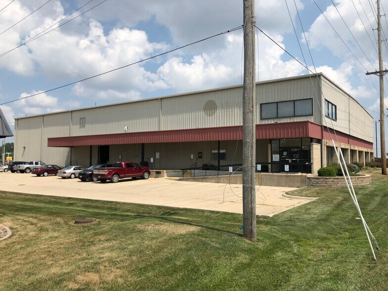 Primary Photo Of 1703 S Veterans Pky, Bloomington Warehouse For Lease