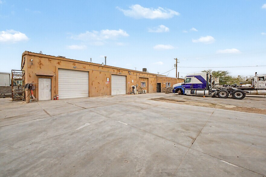 More Photos Of 3050 W 4th Ave, Apache Junction Warehouse For Lease