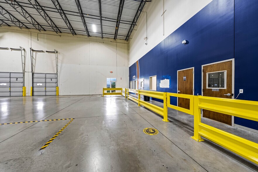 More Photos Of 4689 Industry Dr, Medford Distribution For Lease