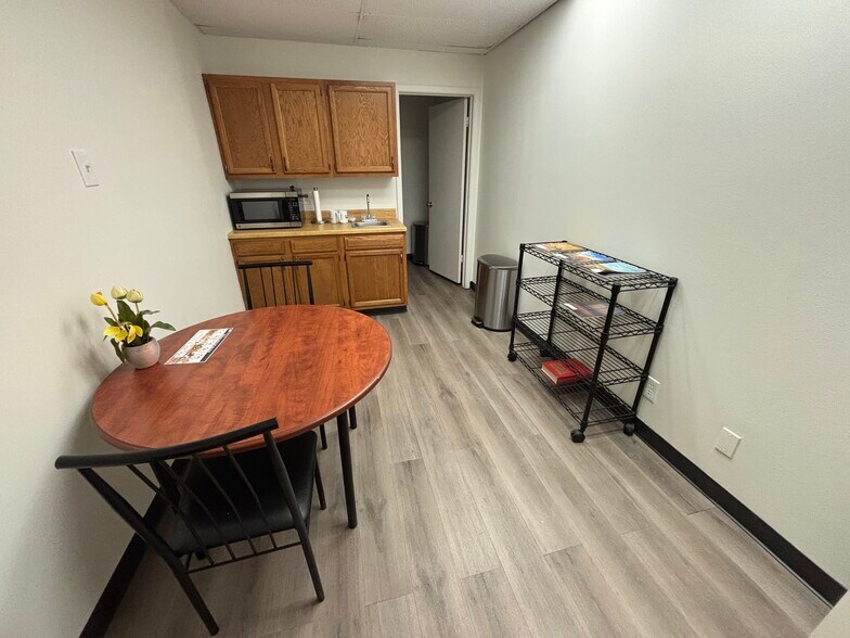 More Photos Of 1912 W Anderson Ln, Austin Loft Creative Space For Lease