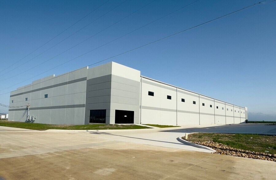 Primary Photo Of 21813 US-79 Hwy, Taylor Distribution For Lease