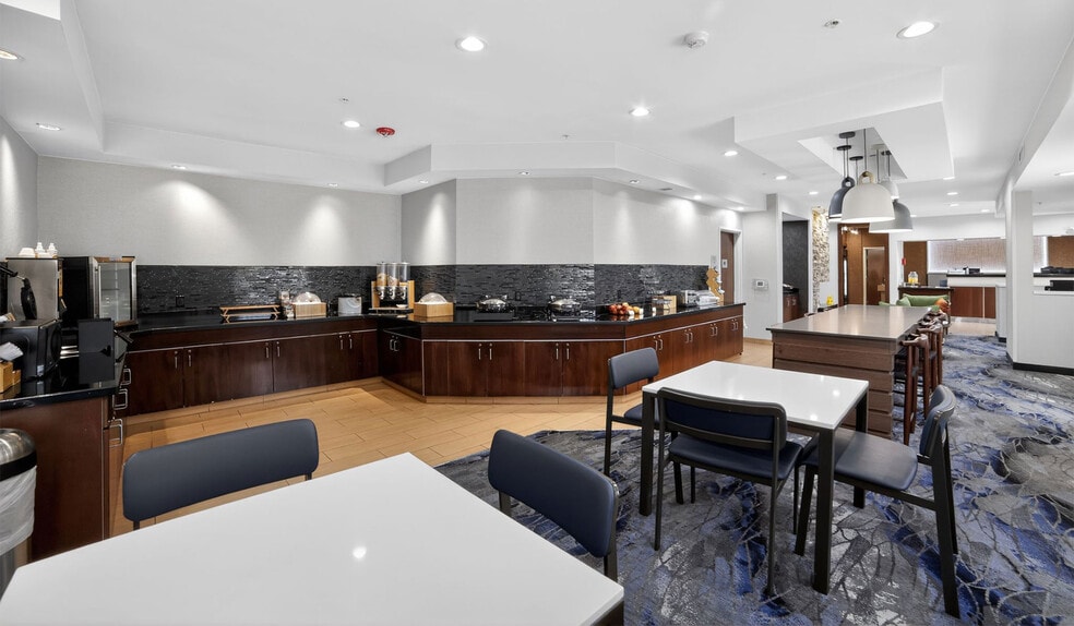 More Photos Of 1945 W Southwest Loop 323, Tyler Hotel For Sale