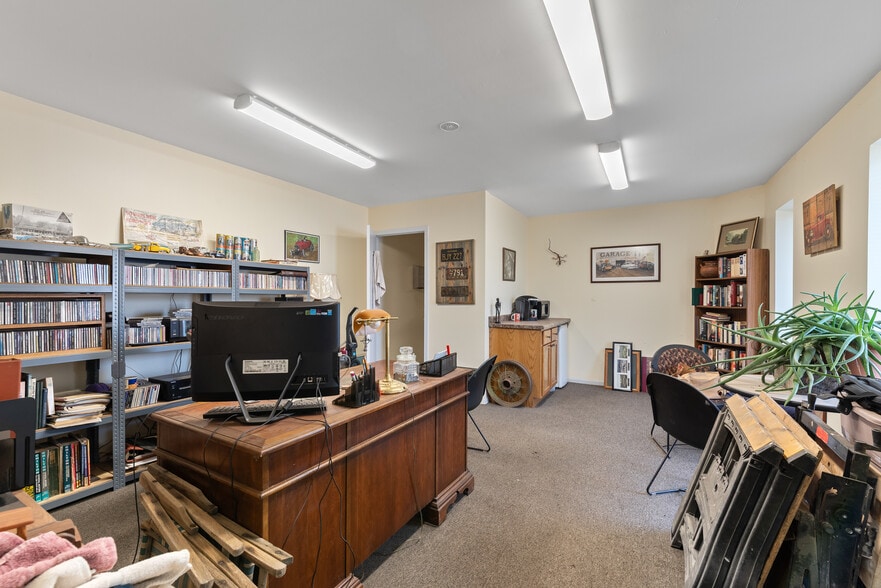 More Photos Of 105 Wilmont Dr, Waukesha Light Manufacturing For Sale