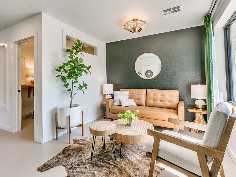 More Photos Of 527 E Main St, Norman Storefront For Lease