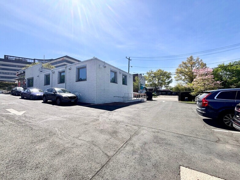 More Photos Of 3000 Summer St, Stamford Freestanding For Lease
