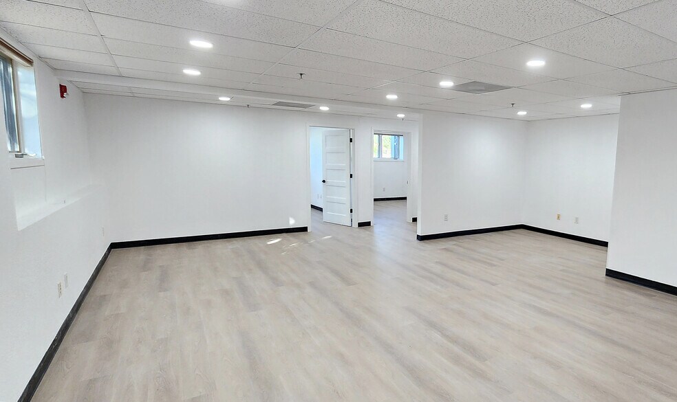 More Photos Of 42 Garden Ctr, Broomfield Office For Lease