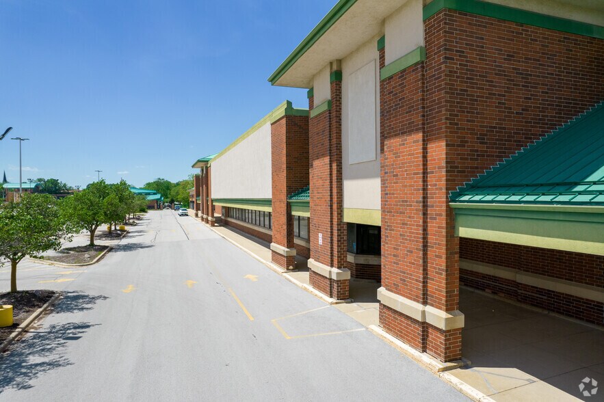More Photos Of 4044-4100 183rd St, Country Club Hills Storefront For Lease