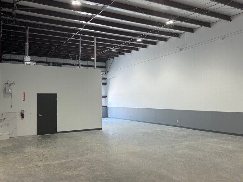 More Photos Of 1100 E Whitewing Ave, McAllen Light Distribution For Lease