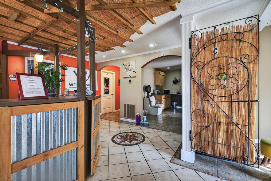 More Photos Of 4849 Mercer University Dr, Macon-Bibb Storefront For Sale