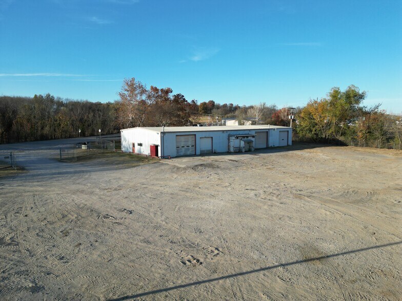 More Photos Of 28677 Amah Pkwy, Claremore Manufacturing For Lease