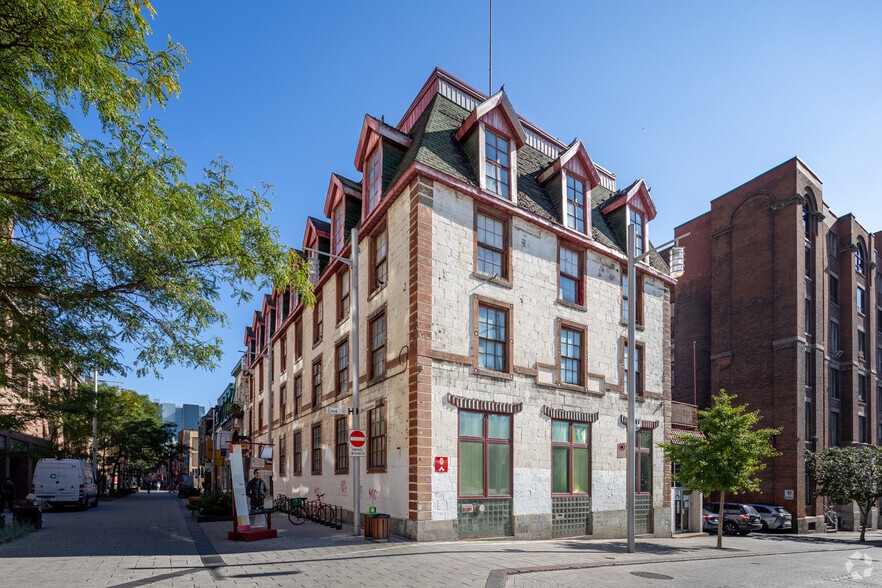 Primary Photo Of 120 Rue De La Gauchetière O, Montréal Storefront Retail Office For Sale