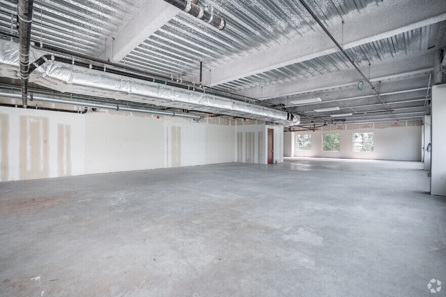 More Photos Of 1800 W 26th St, Houston Medical For Lease