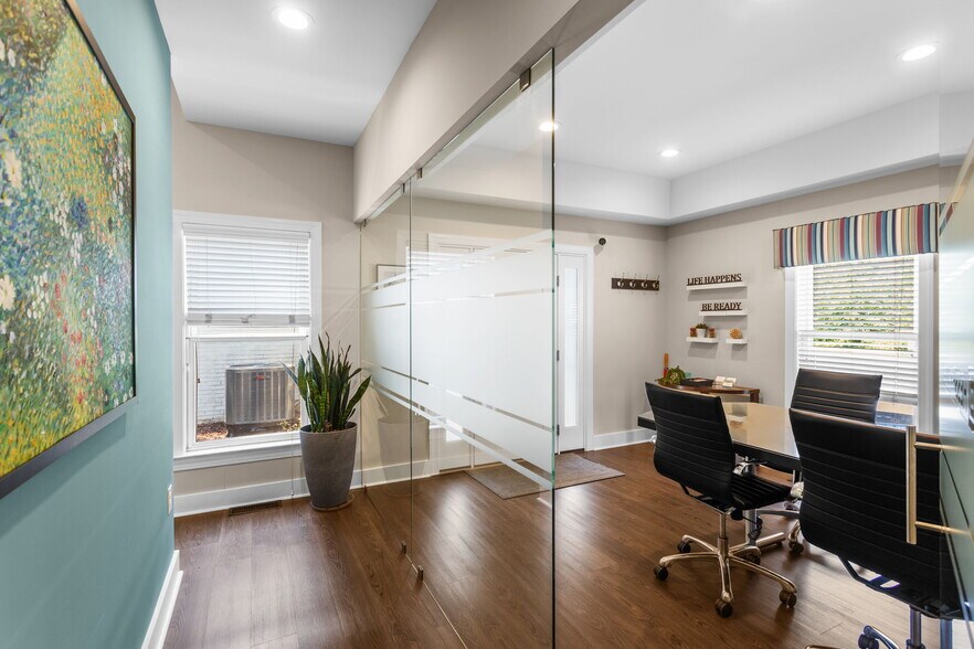 More Photos Of 380 E Market St, Harrisonburg Office For Lease