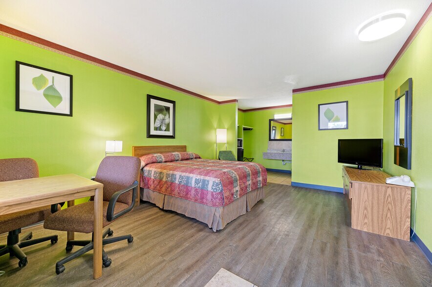 More Photos Of 518 National St, Belle Fourche Hotel For Sale