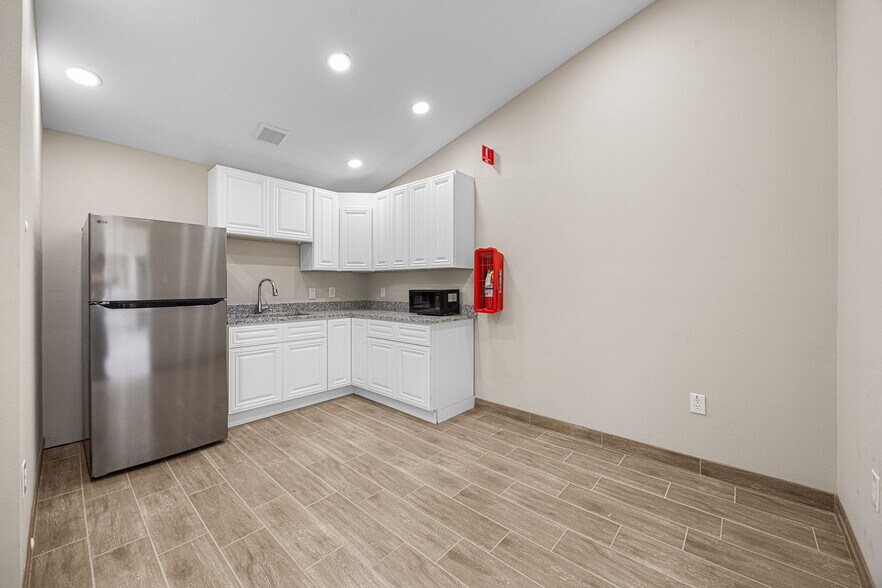 More Photos Of 15002 Bj Dusek Rd, Wallis Flex For Sale