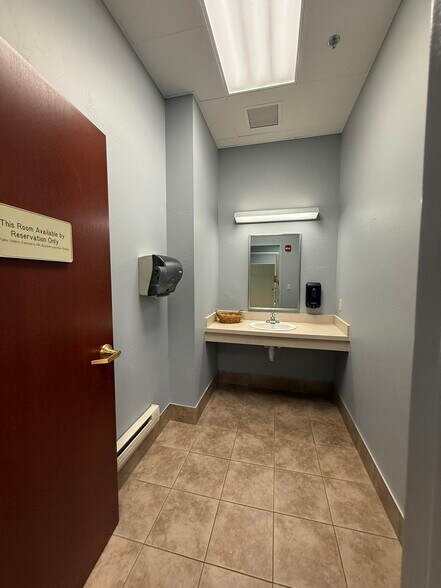 More Photos Of 110-301 N Adams St, Green Bay Office Residential For Lease