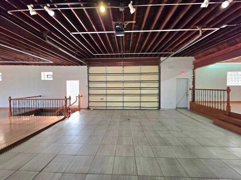 More Photos Of 10220 Grand Ave, Franklin Park Storefront Retail Office For Lease