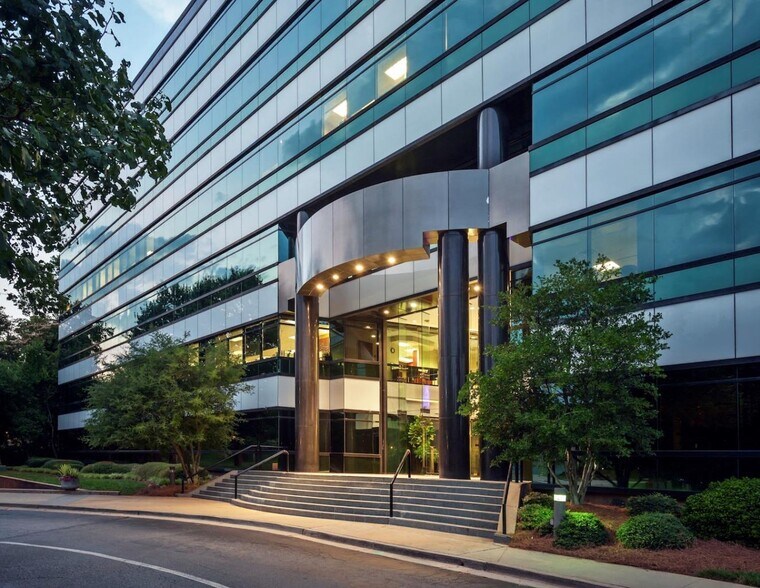 More Photos Of 5505 Peachtree Dunwoody Rd NE, Atlanta Medical For Lease