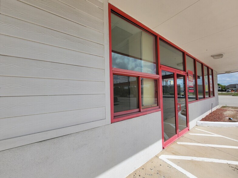 More Photos Of 12011 Bammel North Houston Rd, Houston Restaurant For Lease