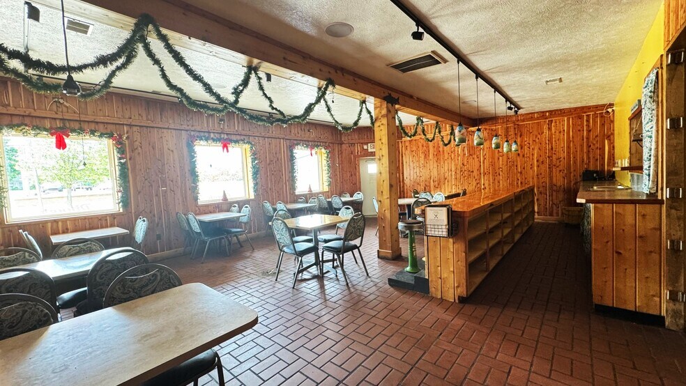 More Photos Of 201 W 7th St, Evart Restaurant For Sale