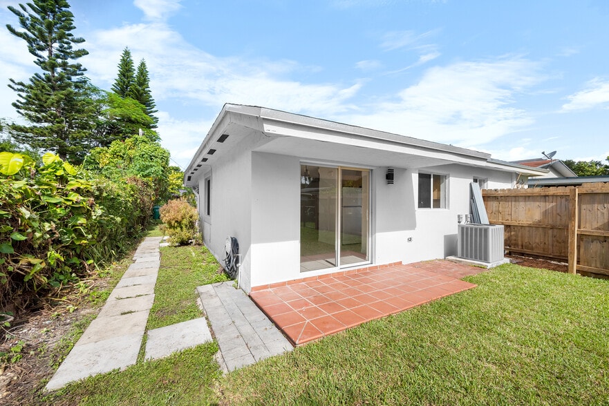 More Photos Of 2275 SW 61st Ave, Miami Apartments For Sale