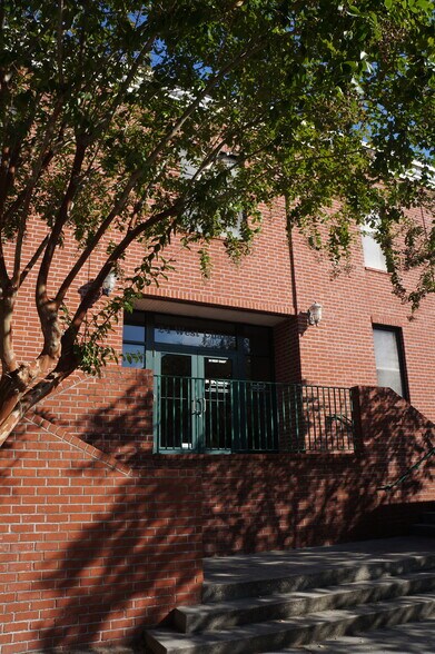 More Photos Of 24 W Chase St, Pensacola Office For Lease