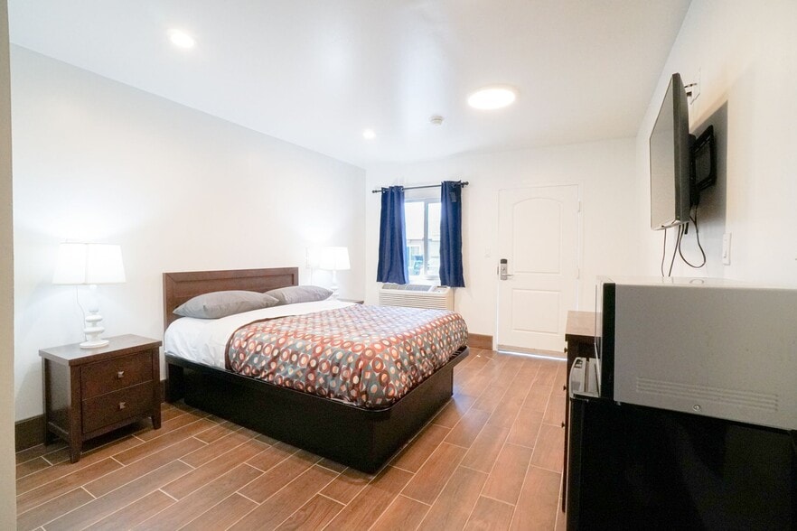 More Photos Of 3101 E Pacific Coast Hwy, Signal Hill Hotel For Sale