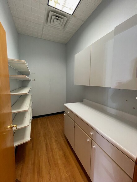 More Photos Of 4861 W 95th St, Oak Lawn Medical For Lease