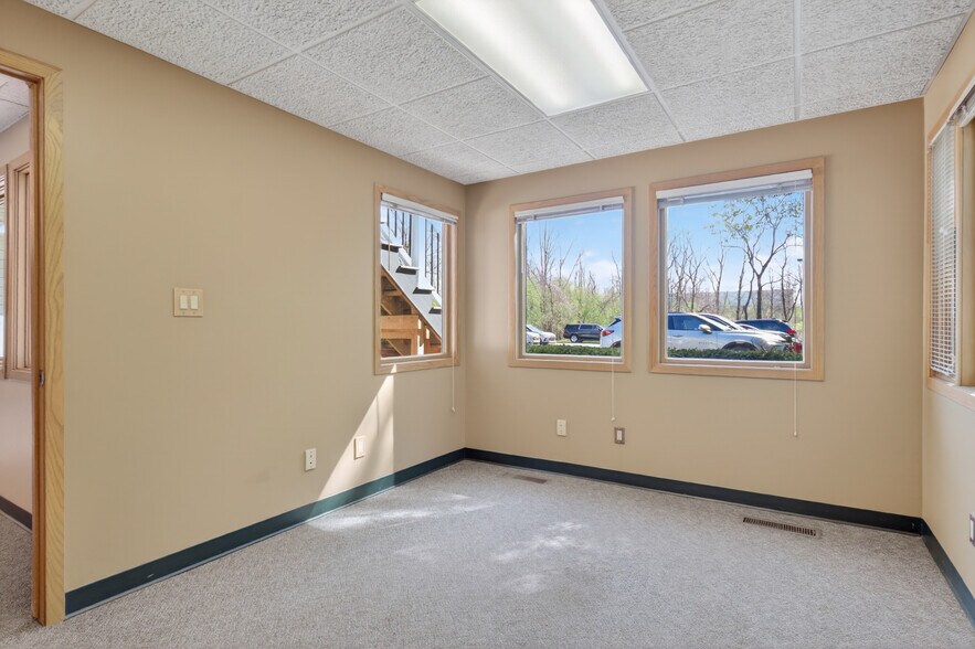 More Photos Of 6300 Sashabaw Rd, Village of Clarkston Storefront For Lease