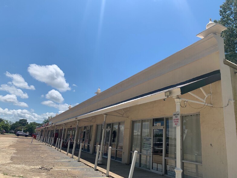 More Photos Of 3931 Hanging Moss Rd, Jackson Unknown For Lease