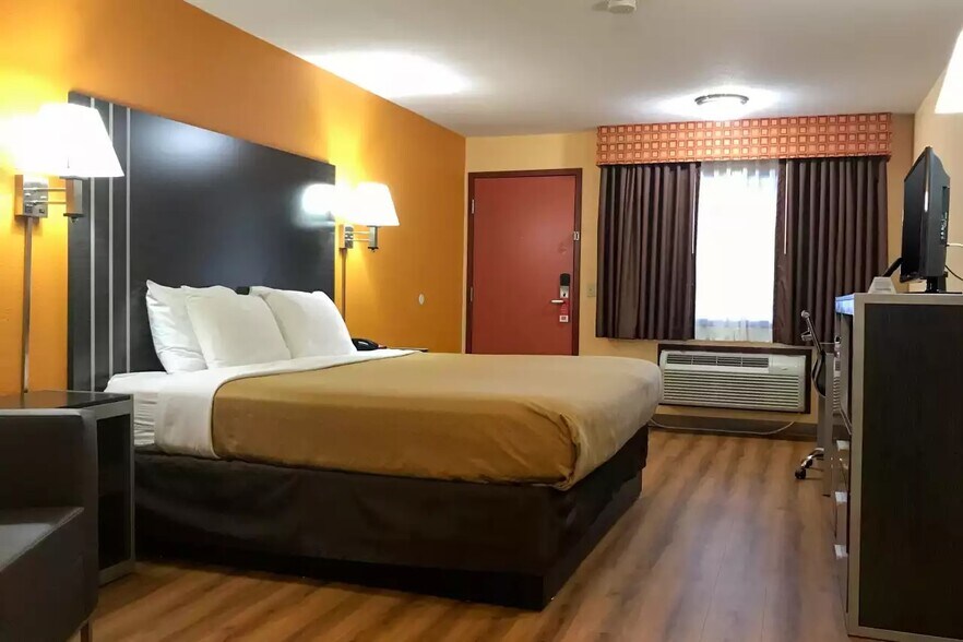 More Photos Of 2122 S Ok-74 Hwy, Purcell Hotel For Sale