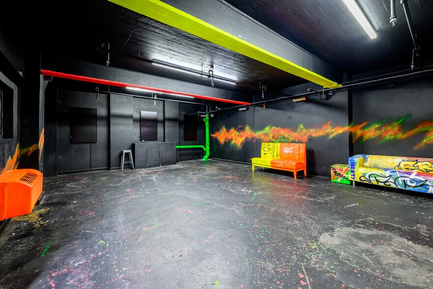 More Photos Of 86-90 Forrest St, Jersey City Warehouse For Lease