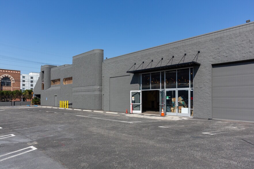 More Photos Of 634 S Mateo St, Los Angeles Freestanding For Lease