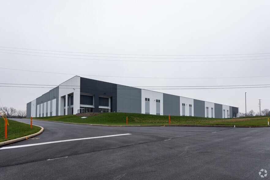 More Photos Of 222 Morgan Ln, York Warehouse For Sale