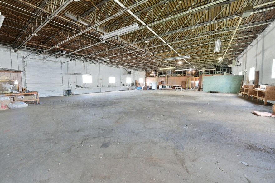 More Photos Of 1150-1160 Newark Rd, Zanesville Warehouse For Sale