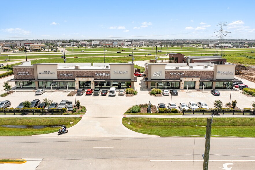 More Photos Of 11131 Harlem Rd, Richmond Freestanding For Lease