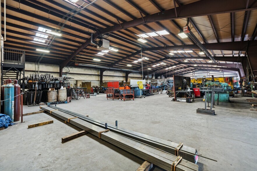 More Photos Of 2627 SW 22nd St, Oklahoma City Warehouse For Sale