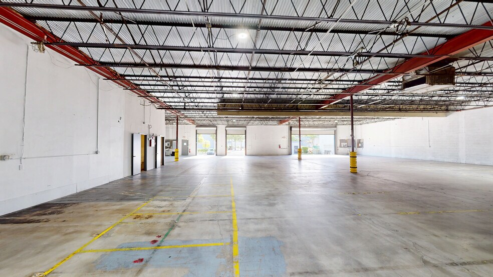 More Photos Of 8007-8115 NW 74th Ave, Miami Warehouse For Lease
