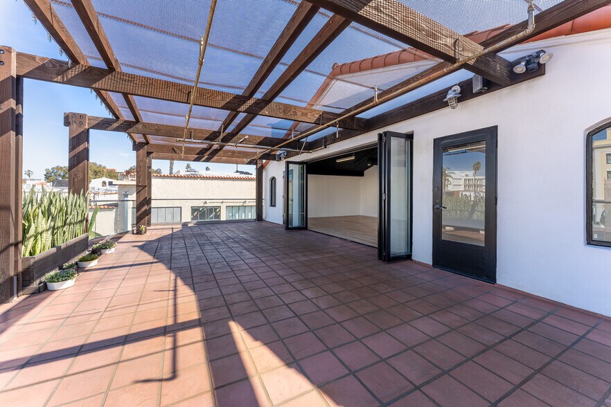 More Photos Of 909 Prospect St, La Jolla General Retail For Lease