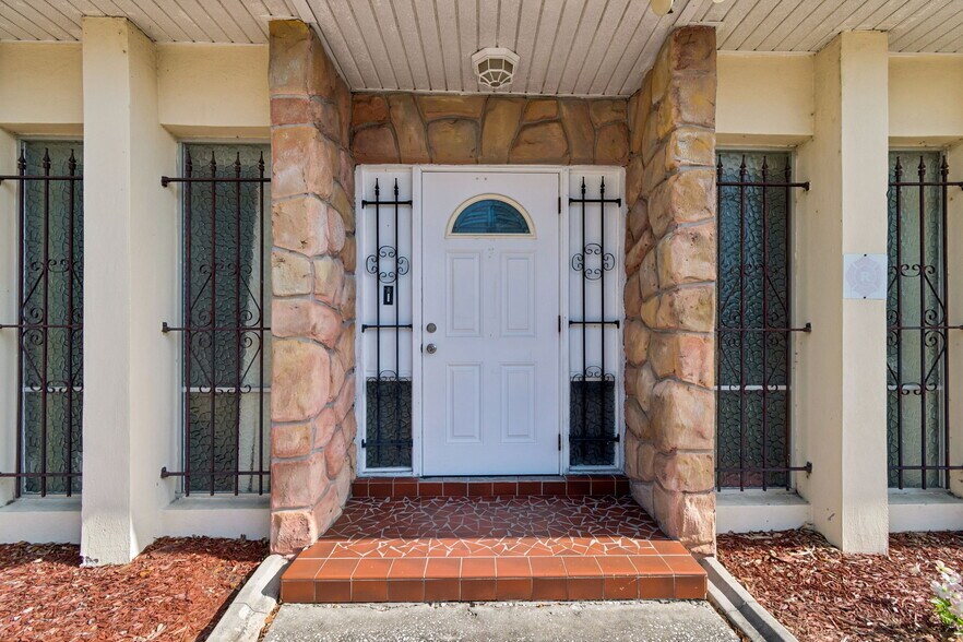 More Photos Of 1401 9th Ave N, Saint Petersburg Medical For Sale