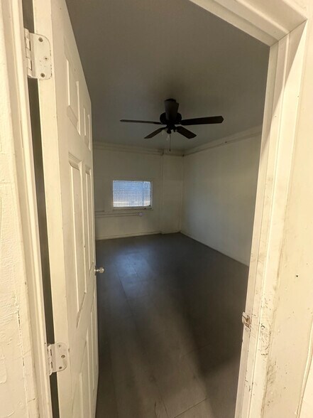 More Photos Of 3316-3328 S Main St, Los Angeles Warehouse For Lease