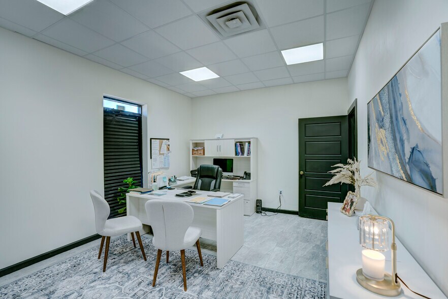 More Photos Of 300 Santa Fe Trl, Duncanville Freestanding For Sale